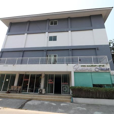 Oyo 75389 Pandora House Hotel Pattaya Exterior foto