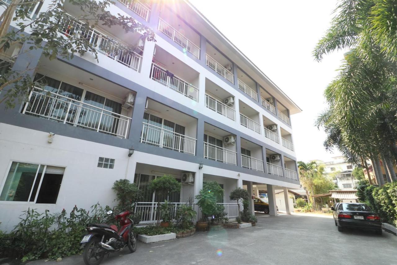 Oyo 75389 Pandora House Hotel Pattaya Exterior foto