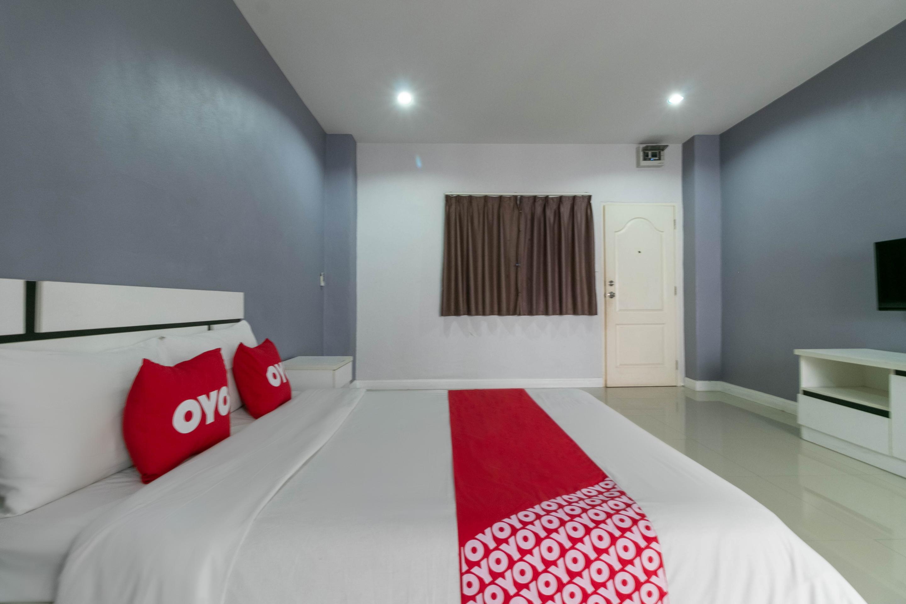 Oyo 75389 Pandora House Hotel Pattaya Exterior foto