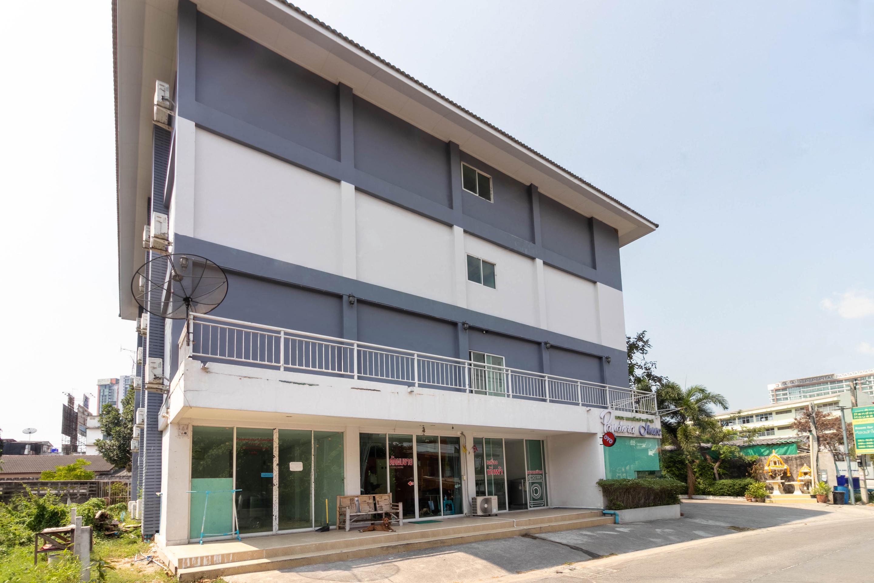Oyo 75389 Pandora House Hotel Pattaya Exterior foto