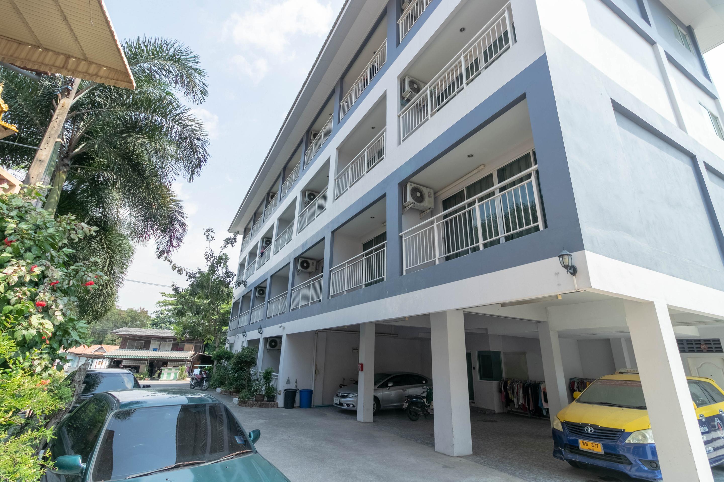 Oyo 75389 Pandora House Hotel Pattaya Exterior foto