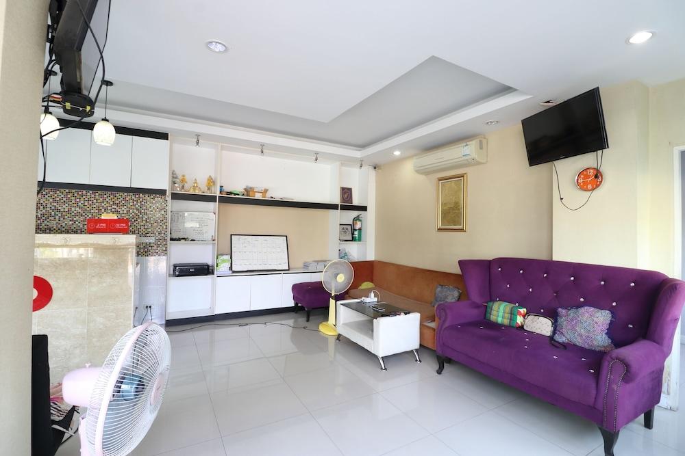 Oyo 75389 Pandora House Hotel Pattaya Exterior foto