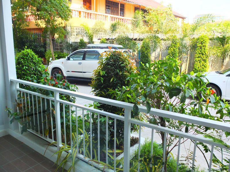 Oyo 75389 Pandora House Hotel Pattaya Exterior foto