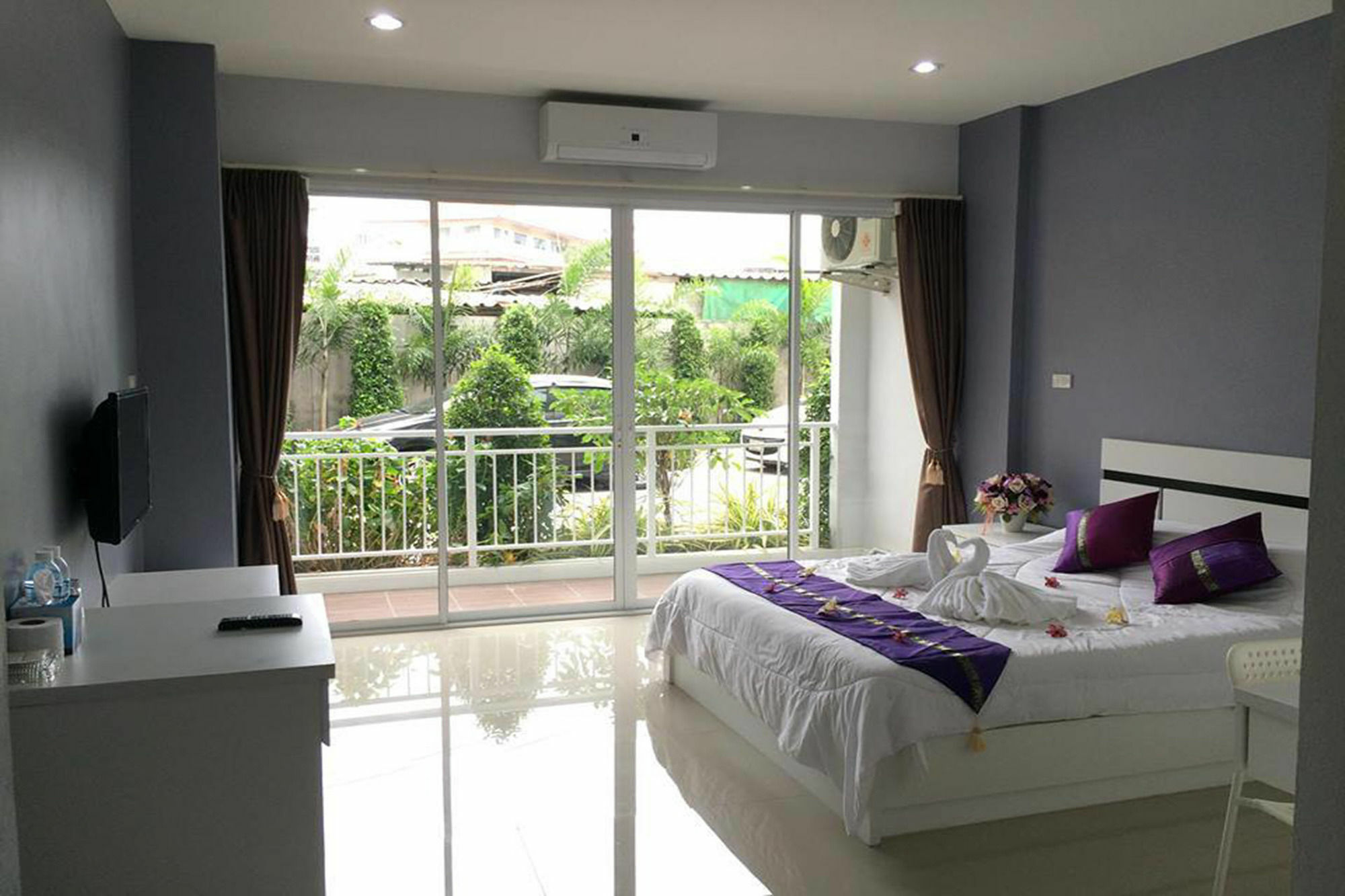 Oyo 75389 Pandora House Hotel Pattaya Exterior foto