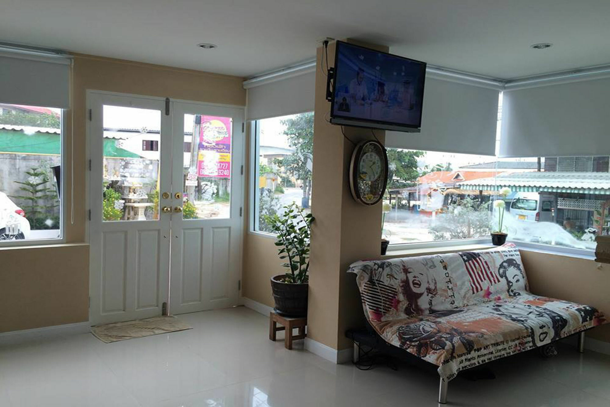 Oyo 75389 Pandora House Hotel Pattaya Exterior foto