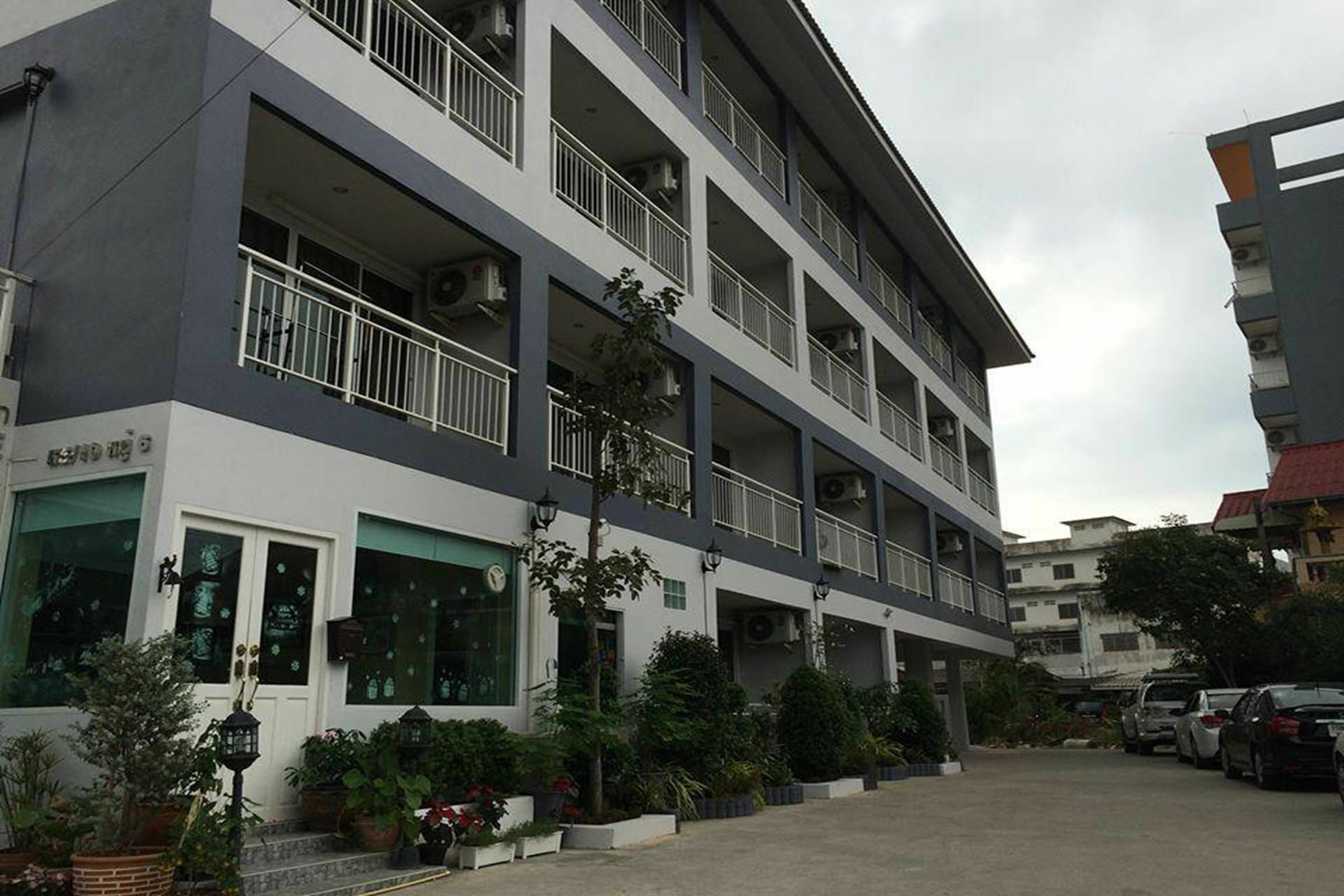 Oyo 75389 Pandora House Hotel Pattaya Exterior foto