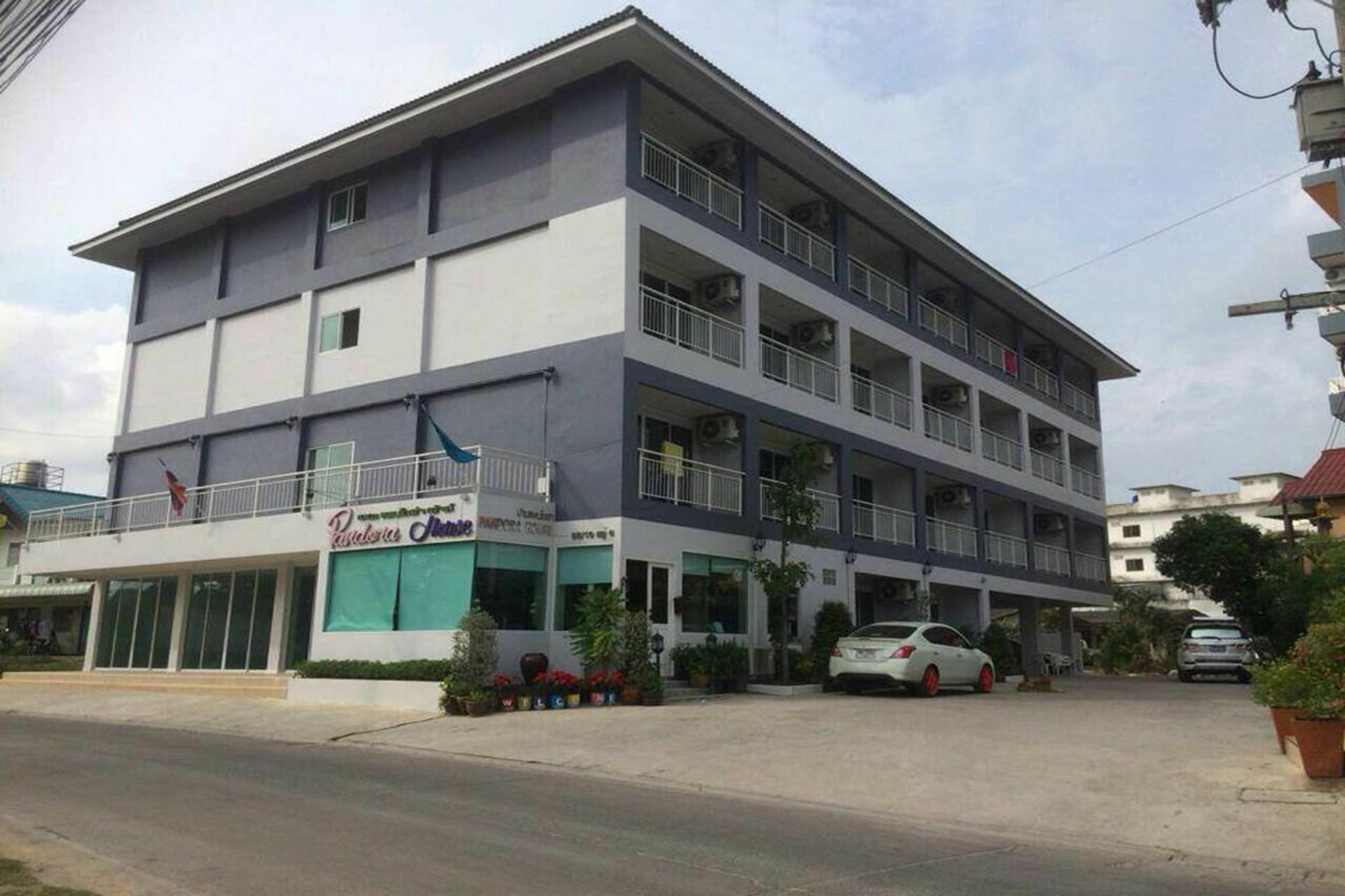 Oyo 75389 Pandora House Hotel Pattaya Exterior foto