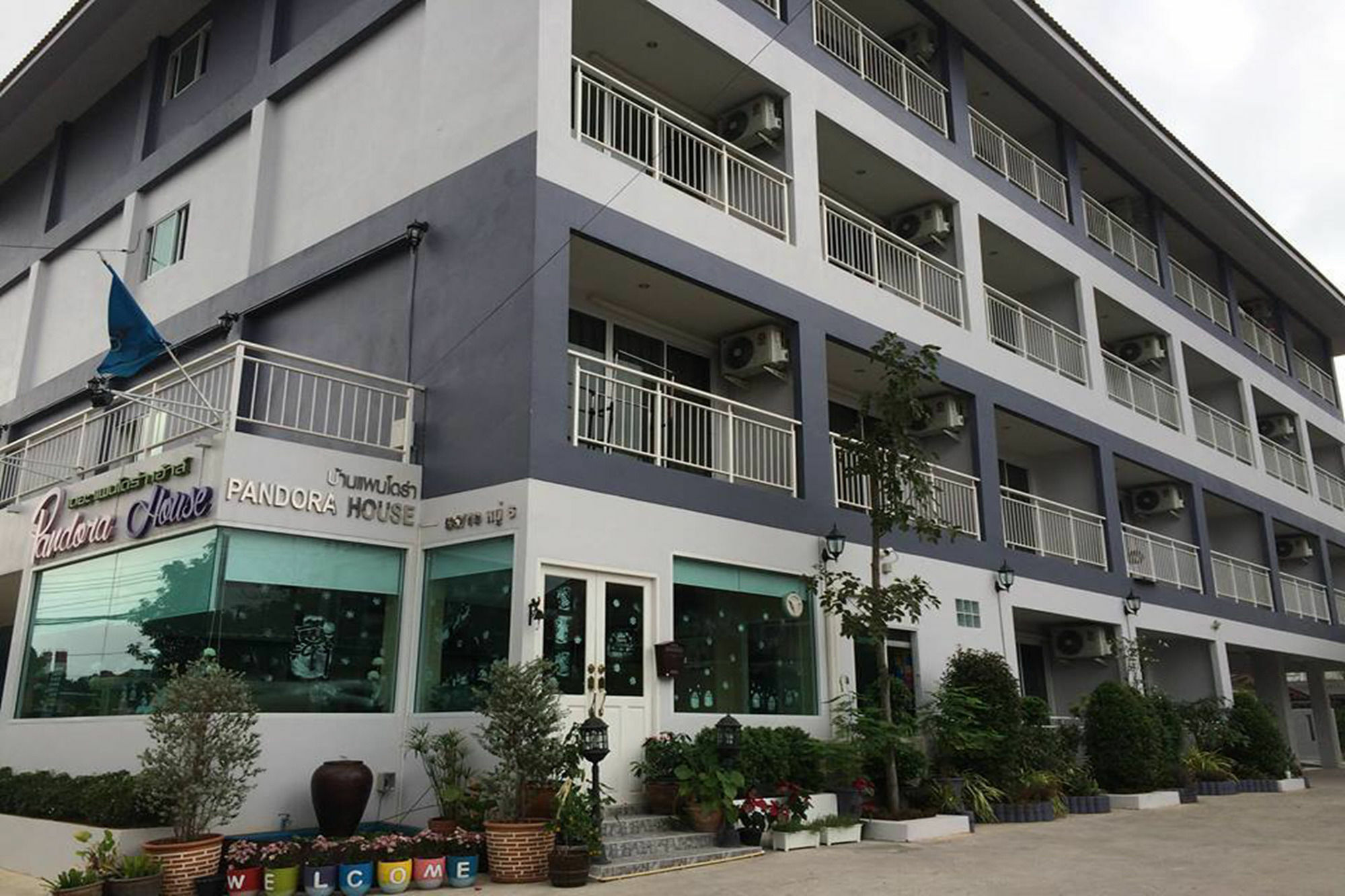Oyo 75389 Pandora House Hotel Pattaya Exterior foto